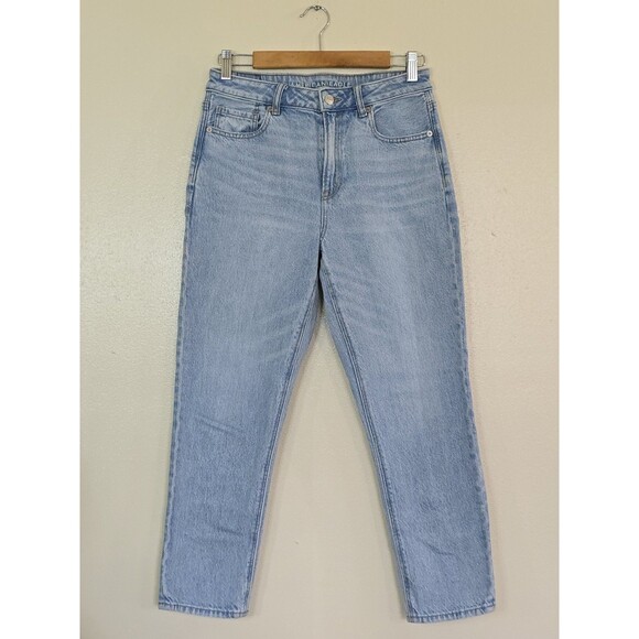 American Eagle Mom Jeans Size 6 Short Light Blue Wash High Rise - Picture 1 of 8